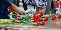 Церемония возложения цветов прошла в Артёме в честь Дня города. - Администрация Артёмовского городского округа